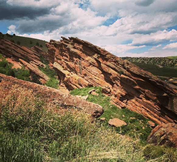 The ultimate Colorado hiking guide for awesome trails with mountains, waterfalls, and epic photography views for beginners to experts to get some of that mountain magic and wanderlust exploring America. Summer pictures and ideas for day trips near Denver, Boulder, Estes Park, Rocky Mountain National Park, and Colorado Springs. Nature, adventure, and beautiful places guaranteed. Because getting outdoors is one of the best things to do in Denver and fun vacation ideas with kids. #colorado #hikes 