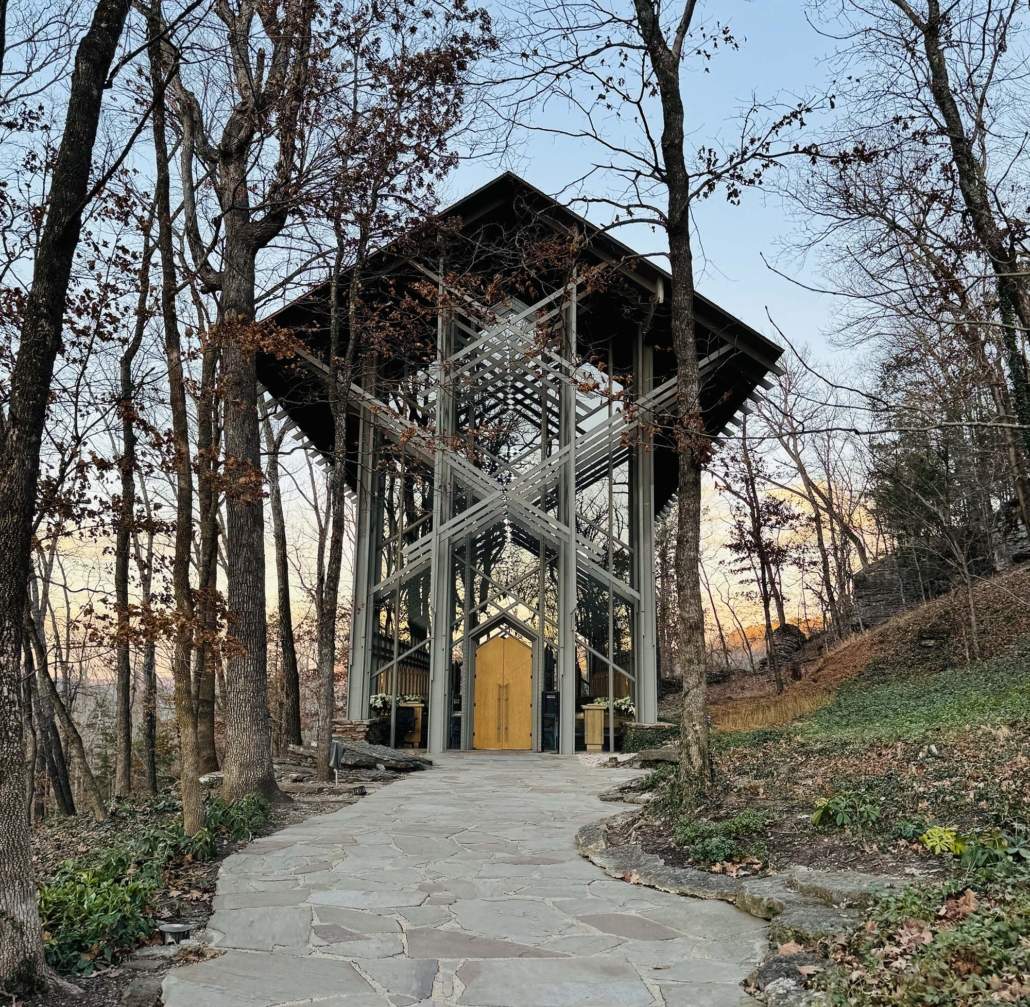 things to do in eureka springs ar, things to do eureka springs arkansas, downtown eureka springs, cabins in eureka springs ar, bars in eureka springs, best place to stay in eureka springs, best lodging in eureka springs ar, best places to stay in eureka springs arkansas, best hotels in eureka springs, caves in eureka springs, best places to eat in eureka springs ar, Eureka Springs attractions, Eureka Springs weekend trip, Eureka Springs dog-friendly, Crescent Hotel haunted, eureka springs working bunnies, working bunnies eureka springs
